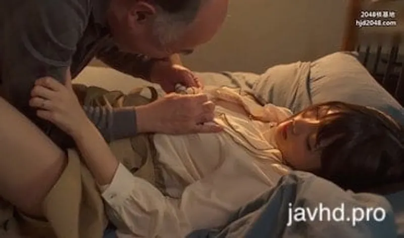 Chồng yêu đi vắng cô vợ bị lão già gần nhà hiếp suzu harumiya